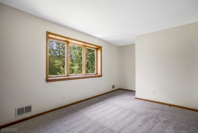 Building Photo - 34 Willow Brook Ln