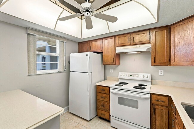 Building Photo - 2700 Bayshore Blvd