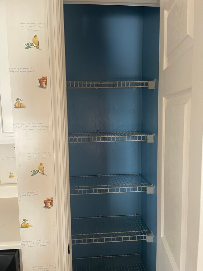 PANTRY - 3139 Layla st