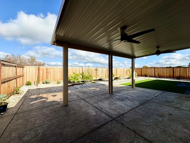 Building Photo - Beautiful Single Story in Lincoln! 4 Bedro...