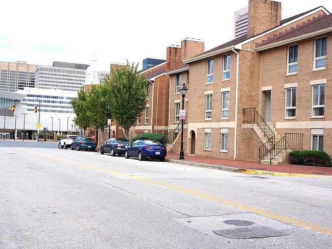 Building Photo - "Discover Urban Elegance: Spacious 2-Bed, 2-Bath Apartment in the Heart of Baltimore!"