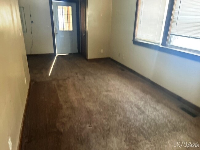 Building Photo - 335 Church St