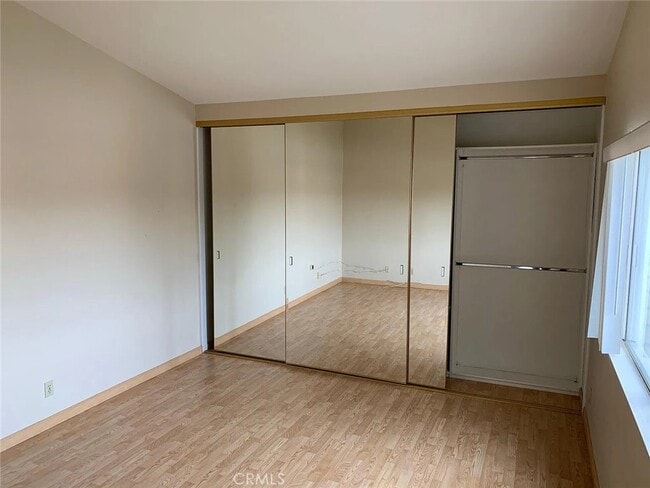Building Photo - 543 Springbrook N