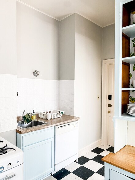 Building Photo - 2419 1st Ave S