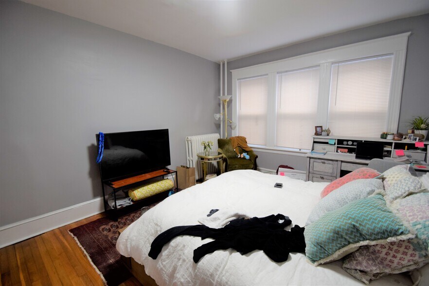 Building Photo - 235 Chestnut Hill Ave