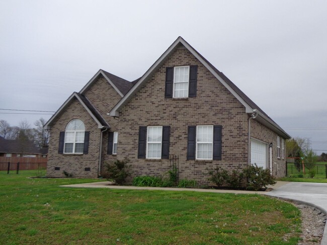 Building Photo - 2910 Ridgewood Dr