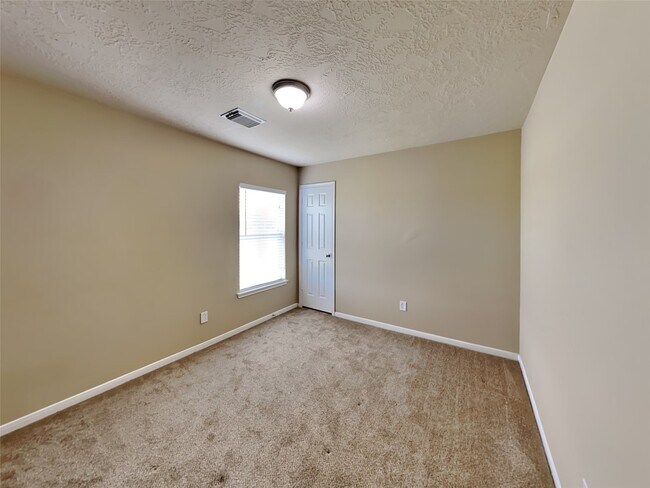 Building Photo - 19002 Bressingham Dr