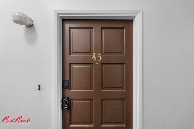 Building Photo - 2 Bedroom Condo in the Heart of St. George!