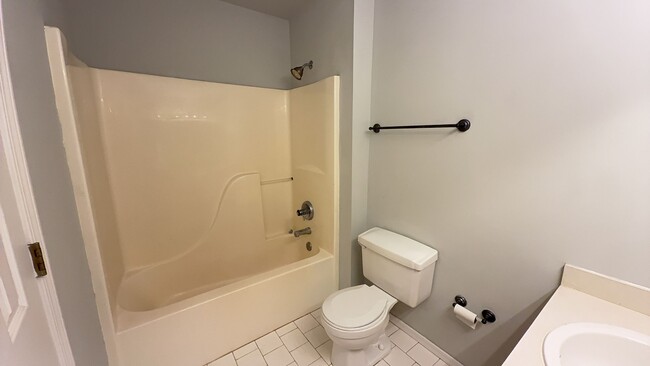 Building Photo - Welcome to this charming 3-bedroom, 2-bath...