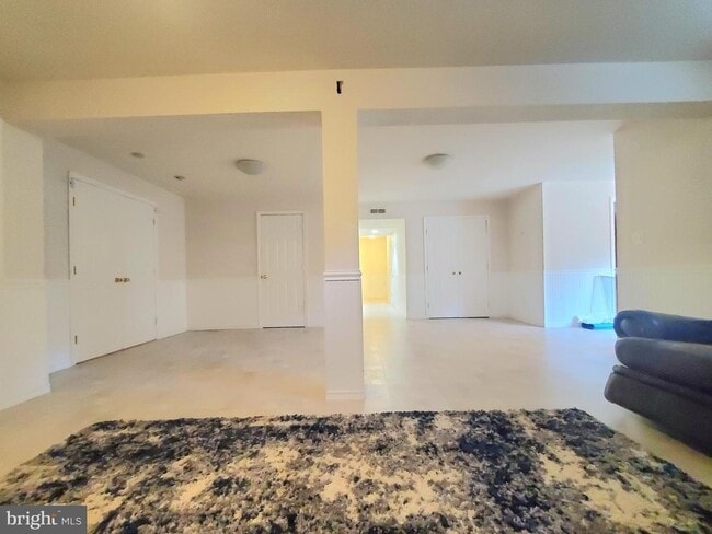 Building Photo - 20960 Capilano Ct