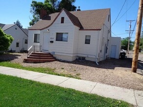 Building Photo - 4 Bedroom Large Home Available, close to UNC