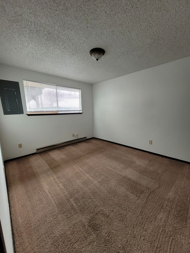 Building Photo - 1043 W Rose Ave