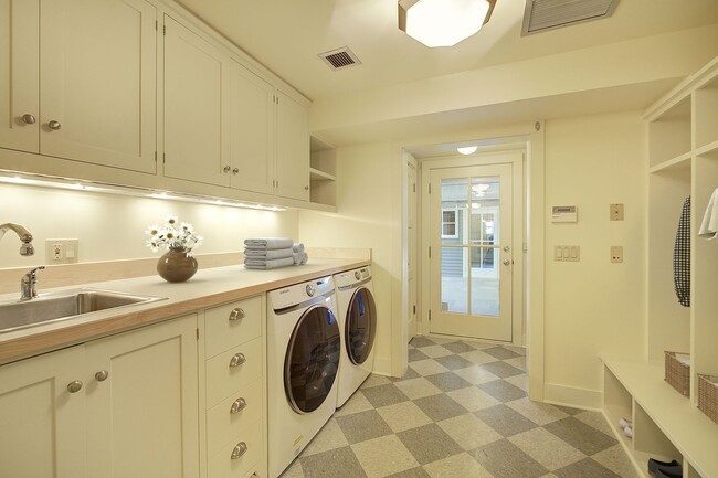 Building Photo - 5Bd/3.5Ba Medina House