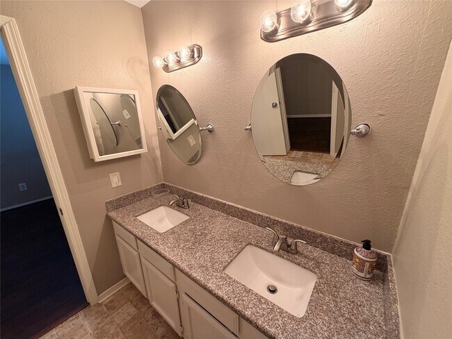 Building Photo - 3227 Glade Springs Dr