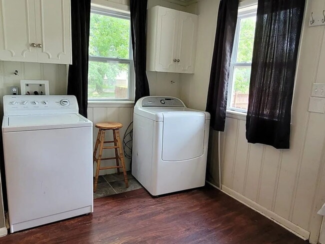 Building Photo - "Spacious 5-Bedroom Retreat with Fireplace Charm on S Broadway!"