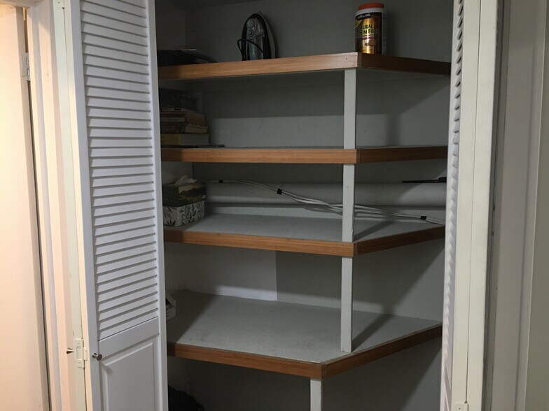 Third closet with shelving in dining alcove. - 415 9th St