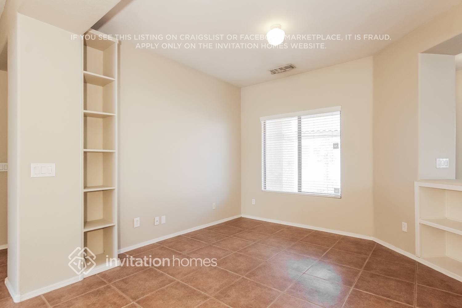 Building Photo - 1001 S 4th Ave