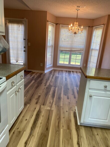 Building Photo - 1622 Phillipsburg Dr