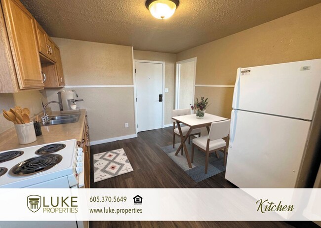 Building Photo - 310 W 18th St