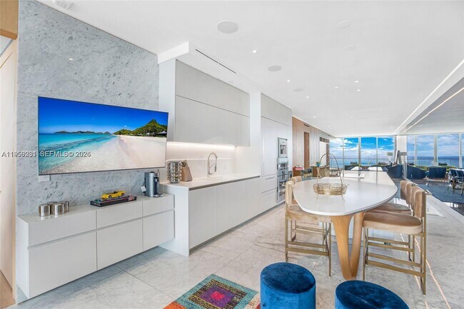 Building Photo - 16901 Collins Ave