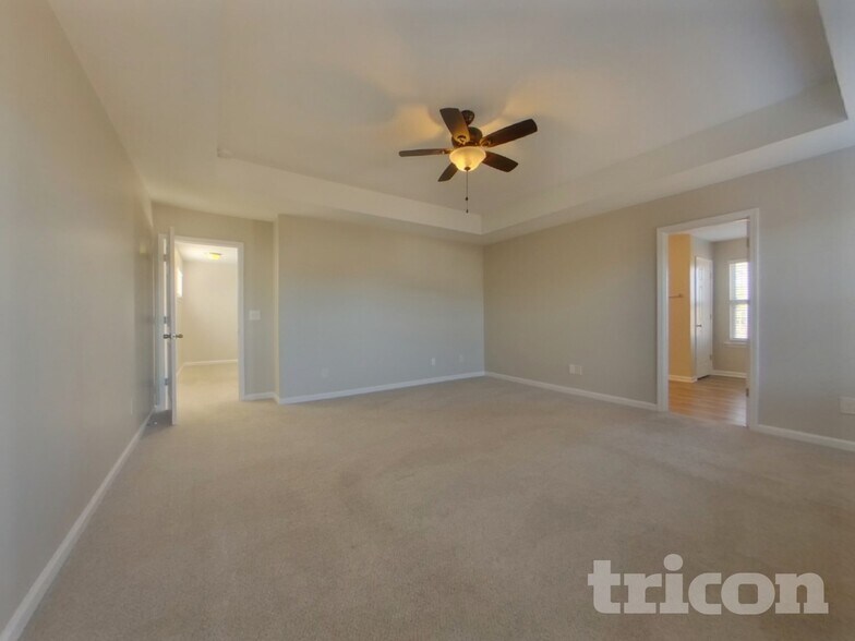 Building Photo - 260 Bonhomme Cir