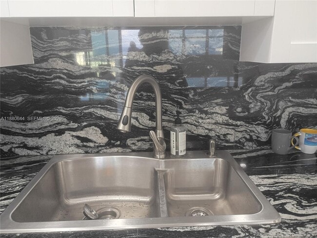 Building Photo - 1410 S Ocean Dr