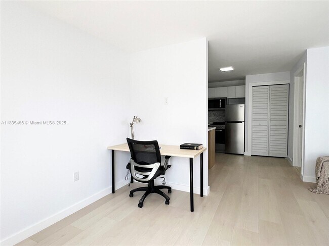 Building Photo - 2555 SW 67th Ave