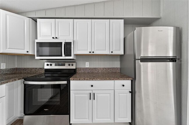 Building Photo - 39256 Lizabeth Cir
