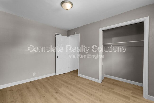 Building Photo - 6127 Lucille Ave