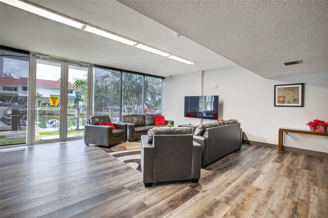 Building Photo - 16565 NE 26th Ave