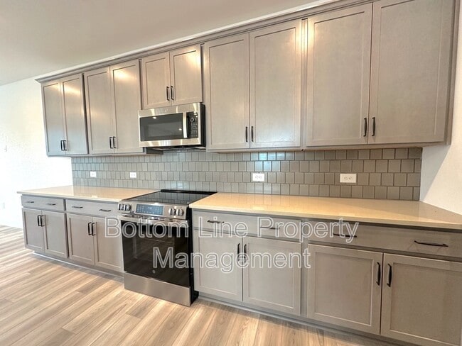 Building Photo - 2938 Clyde Dr