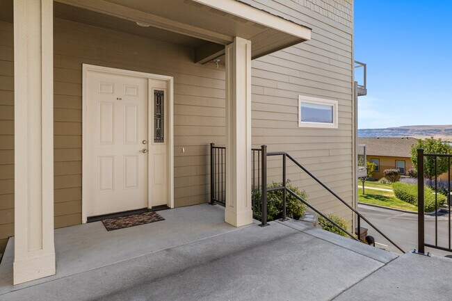 Building Photo - 23251 Sunserra Loop NW
