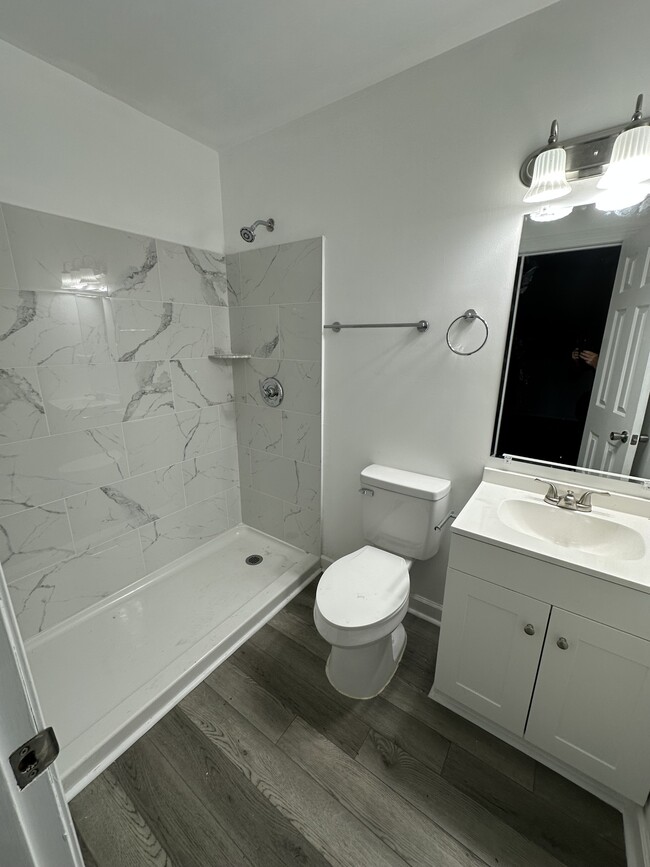 Building Photo - 1804 W 44th St