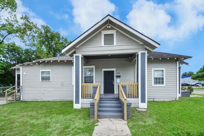 Building Photo - 2102 Gray St