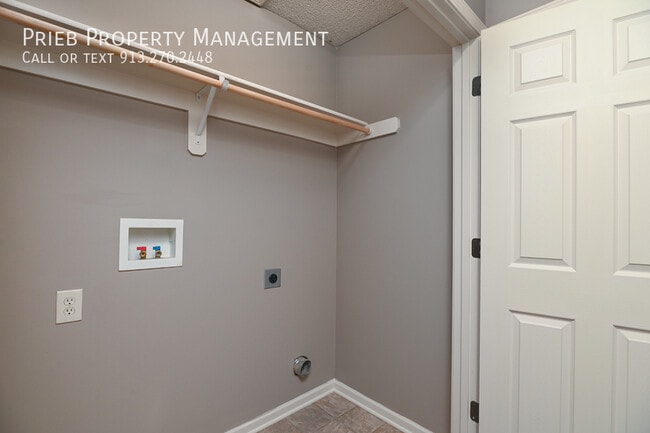 Building Photo - 714 N Findley St