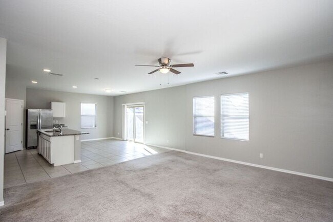 Building Photo - Home at Mission Royal Resort Living Community! 5bd 3ba 2688sqft!