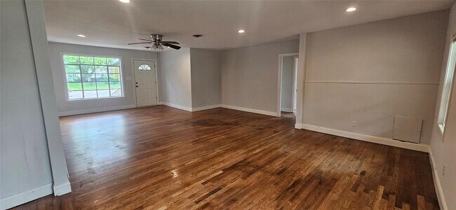 Building Photo - 804 Hudgins St