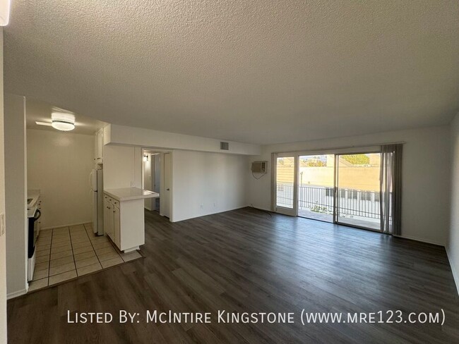 Building Photo - Move-in Specials Await in this Spacious 2B...