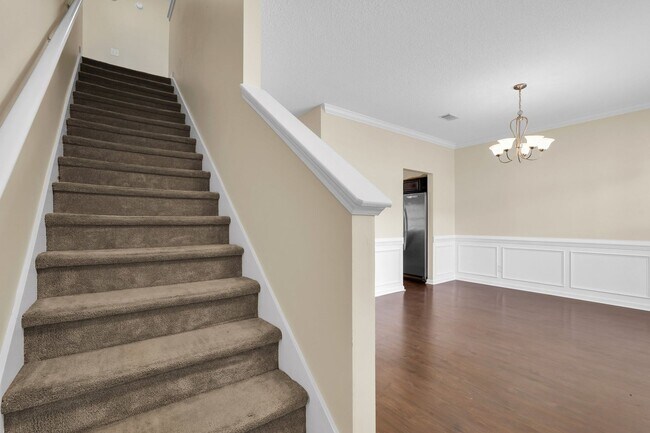 Building Photo - 659 Red Oak Ln