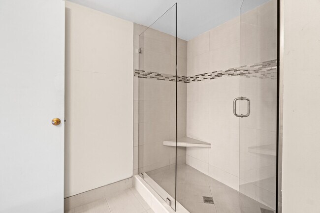 Building Photo - 600 Scotia Dr