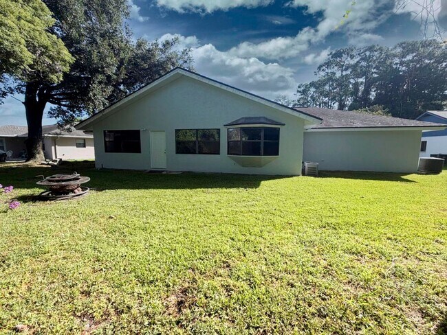 Building Photo - 38 Berkshire Ln