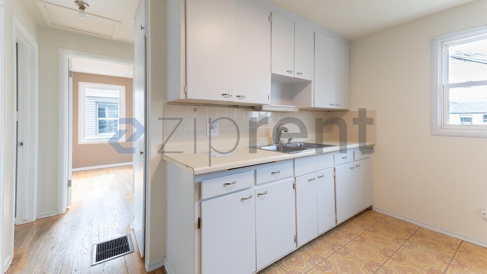 Building Photo - 5703 N Alberta St