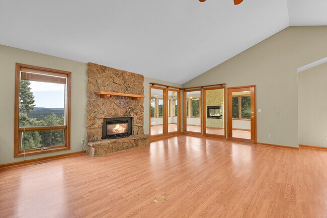 Building Photo - 5368 Evergreen Heights Dr