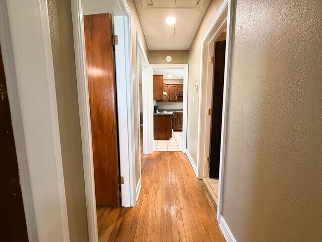Building Photo - 217 Kewanna Dr