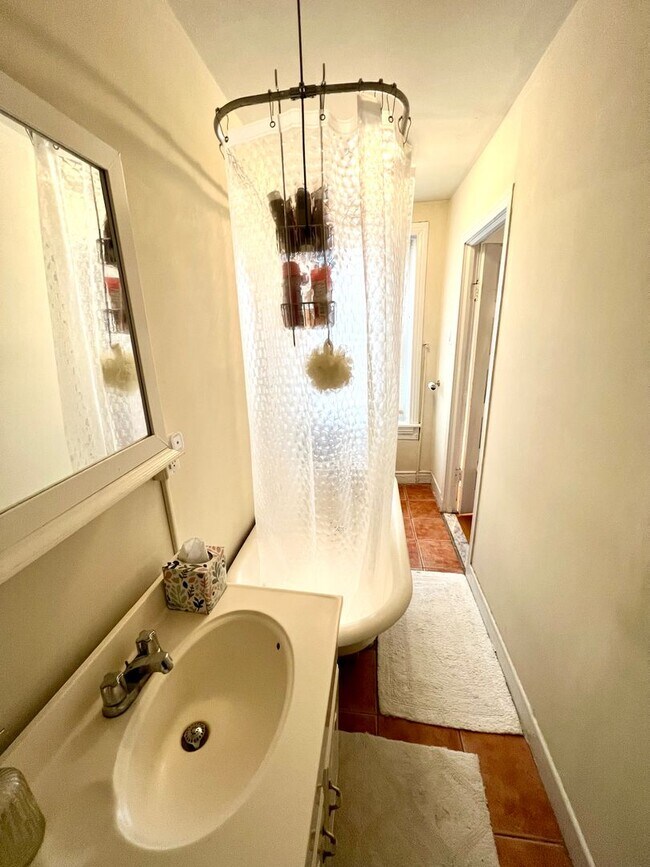 Building Photo - Beautiful 2-Bedroom Townhouse in Francisvi...