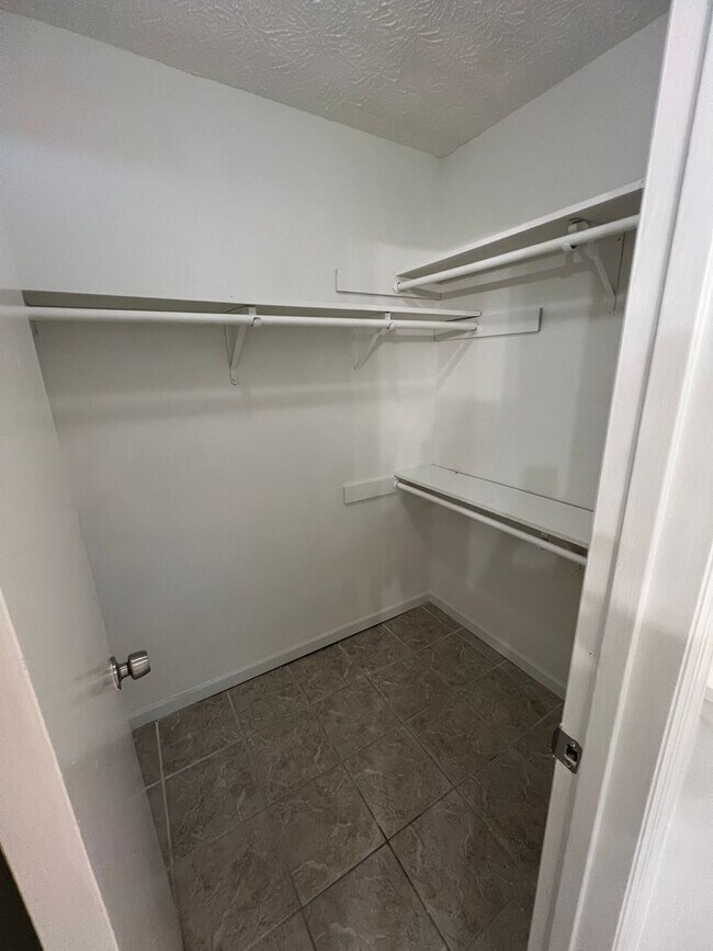 Building Photo - THE PERFECT 3 BEDROOM 2 BATHROOMS RANCH HOME FOR YOUR FAMILY!