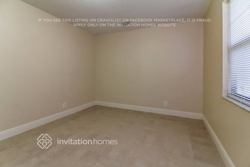 Building Photo - 16888 E Aquaduct Dr