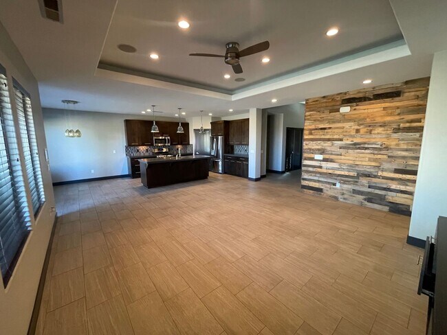 Building Photo - Beautiful Bridal Gate Estates - FIVE CAR GARAGE!!