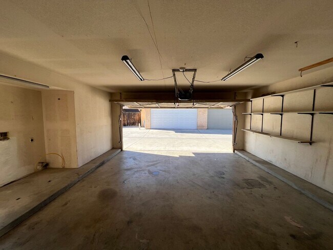 Building Photo - 8609 Lyn River Ct