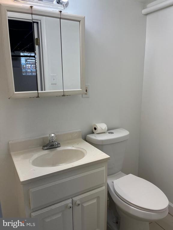 Building Photo - 1323 Gilham St